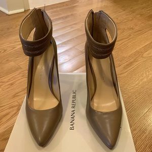 Banana Republic Gayle Pump